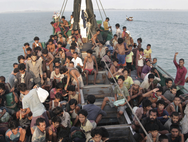 migranti, utečenci, loď, more,