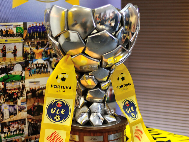 esencia hry, fortuna liga, trofej, futbal, šampión