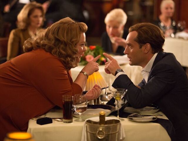 Melissa McCarthyová a Jude Law vo filme Špión. FOTO: BARRACUDA MOVIE