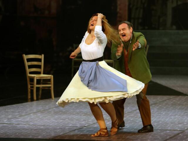 Natália Ushakova (Maliella) a Ivan Ožvát (Biaso) v inscenácii Šperky Madony.