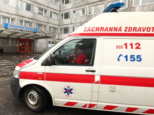 sanitka, záchranka, pacient, nehoda