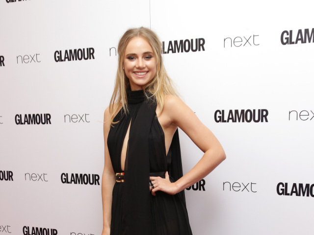 Suki Waterhouse 