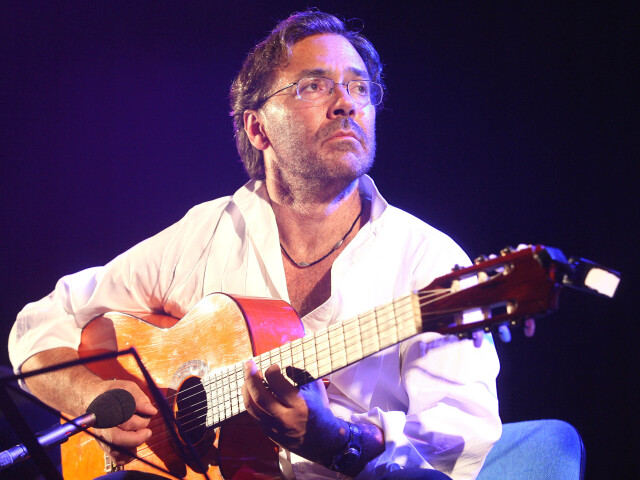 <AF>Al Di Meola zahrá hity skupiny The Beatles.