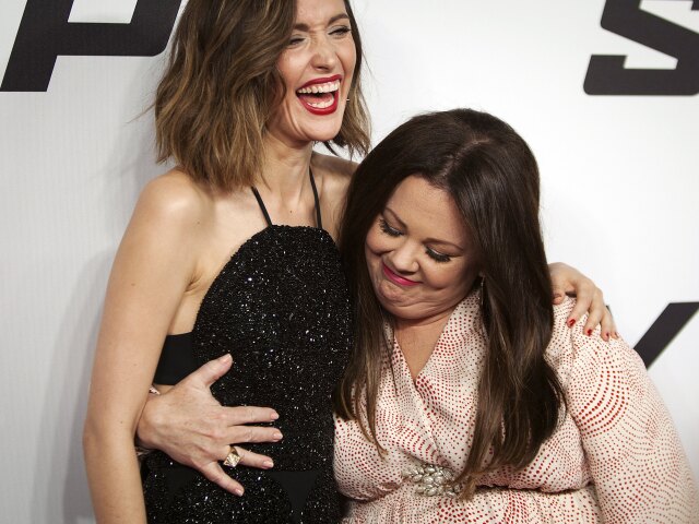Melissa McCarthy (vpravo) s kolegyňou Rose Byrne