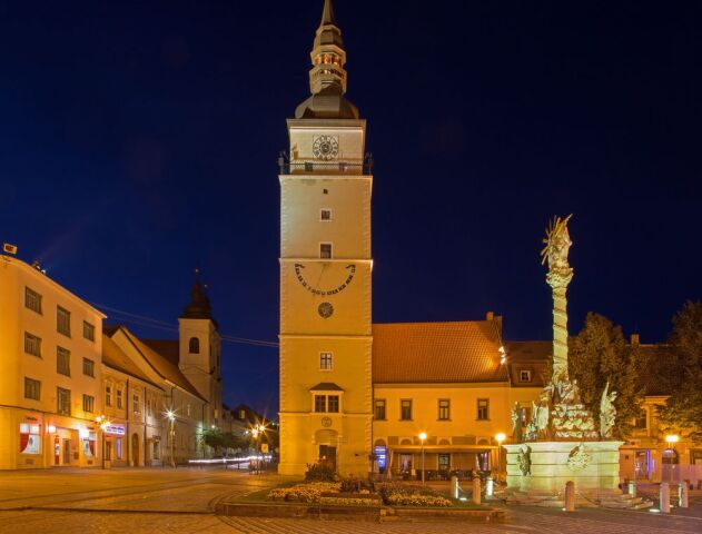 Trnava, Trojičné námestie, mesto, noc, svetlá, Mestská veža