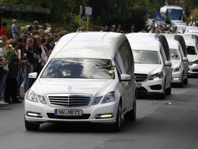 Germanwings, kolóna, konvoj, pohrebné autá, obete, prevoz obetí, Haltern, Germany Germanwings Plane Crash