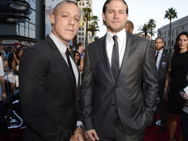 Theo Rossi a Charlie Hunnam
