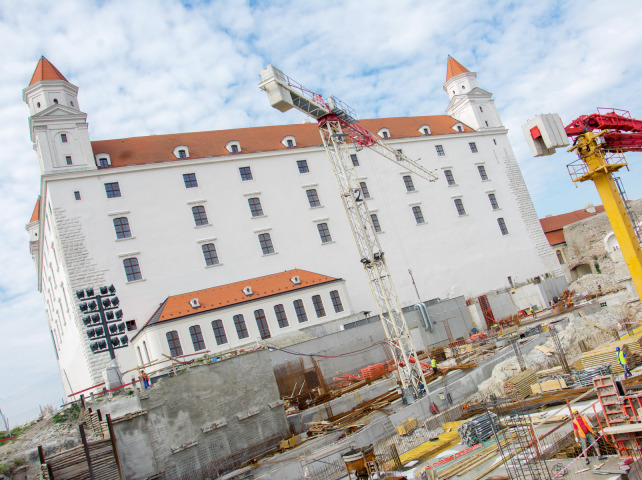 Bratislavský hrad, výstavba garáží