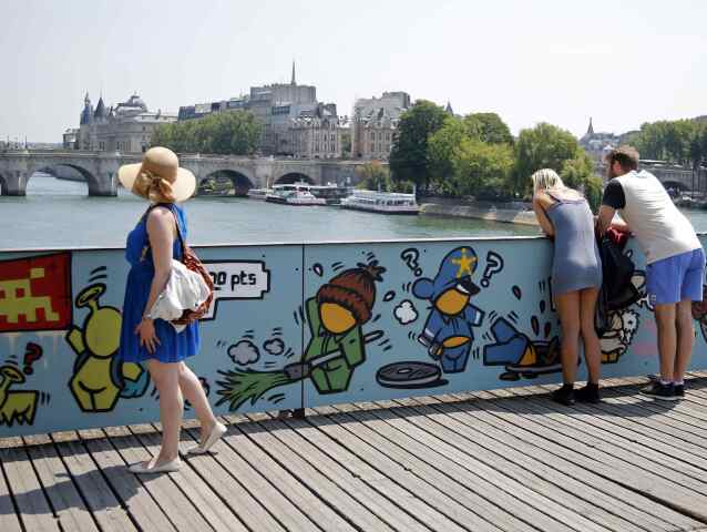 most Pont des Arts, Paríž, zámky lásky, graffiti