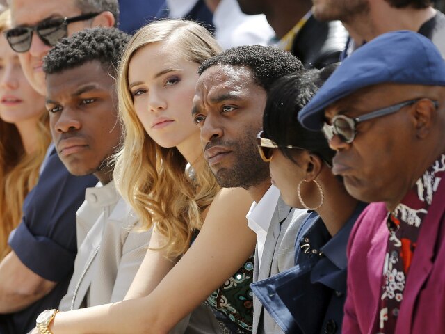 Suki Waterhouse 
