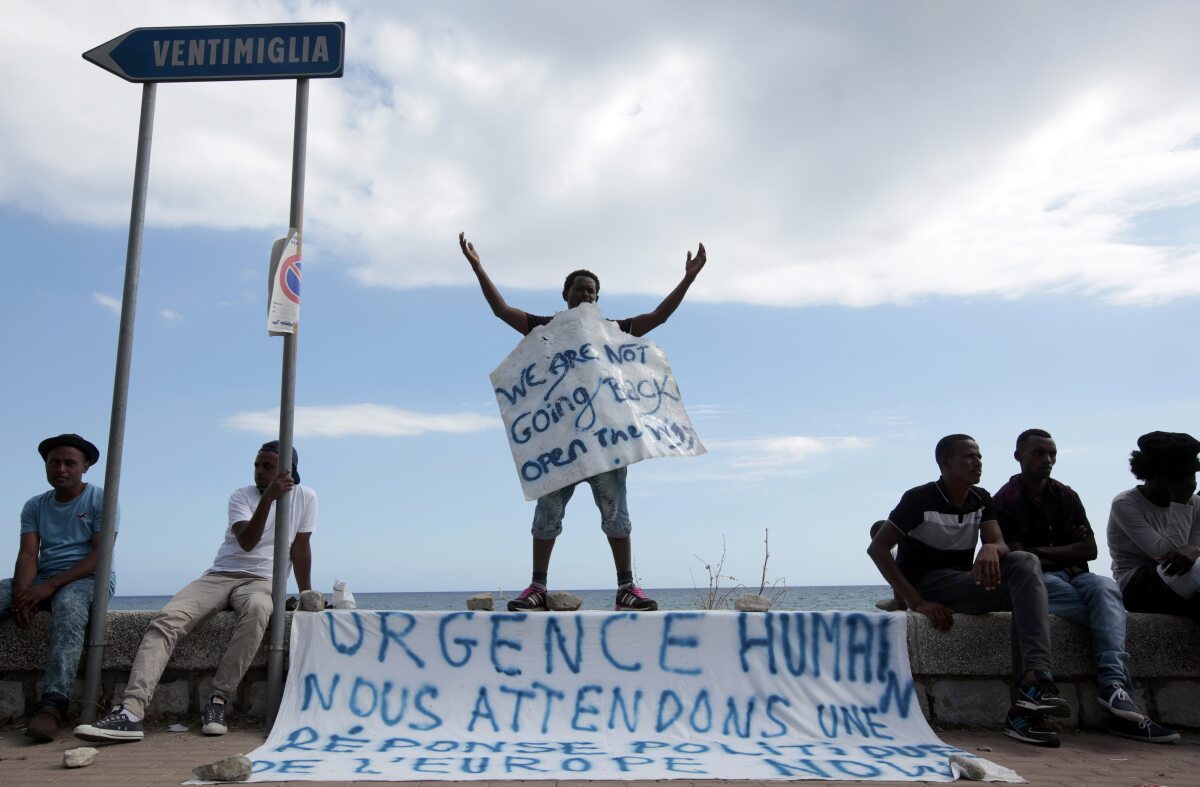 utečenci, migranti