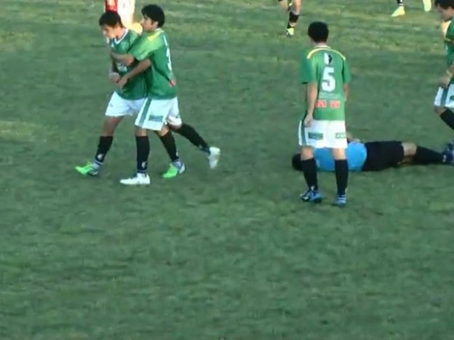 futbal, inzultácia, rozhodca