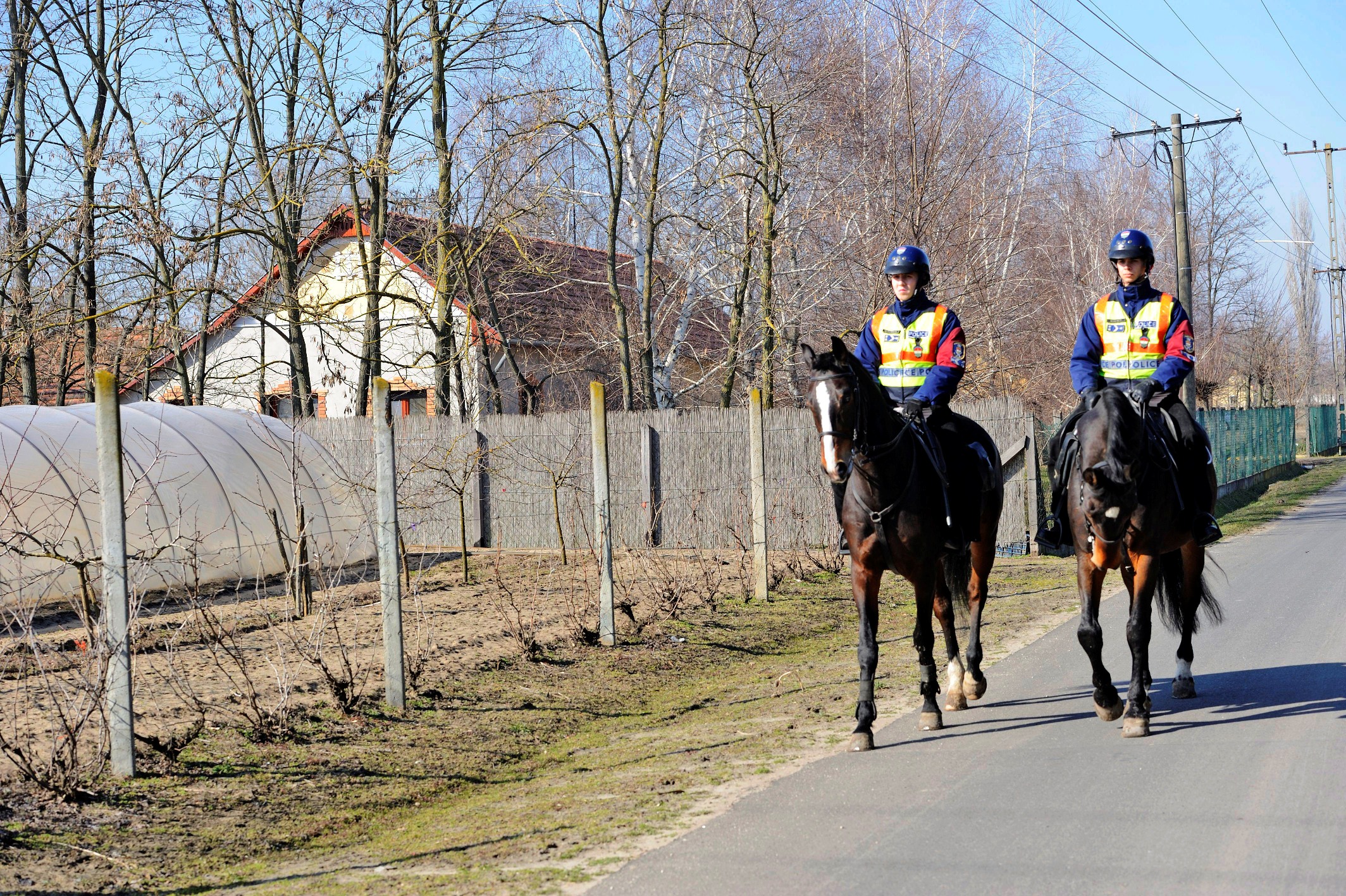 Maďarsko posilňuje policajné hliadky na hranici so Srbskom.