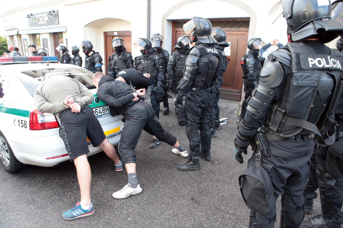 Bratislava, demonštrácia, polícia, potýčky