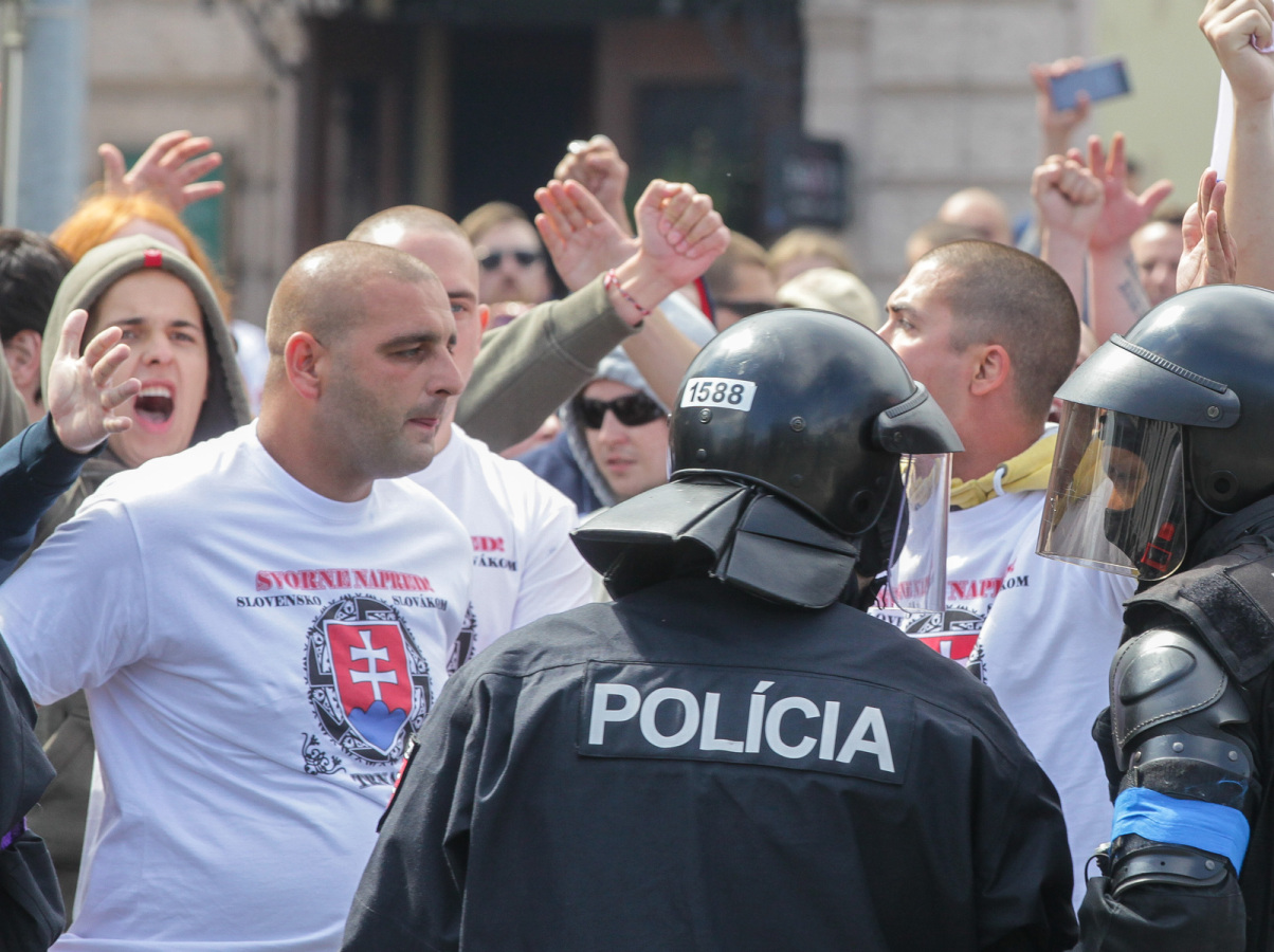 Bratislava, demonštrácia, extrémisti