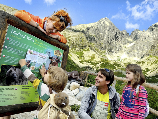 Skalnaté pleso, rodina hory, túra, Tatry, leto, turistika, deti, batoh