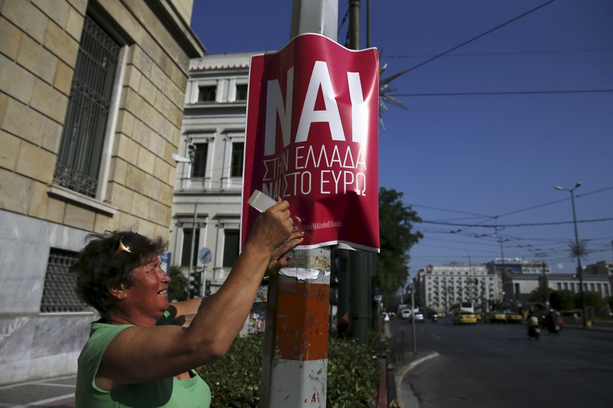 vylepovanie plagátu, plagát, referendum v Grécku