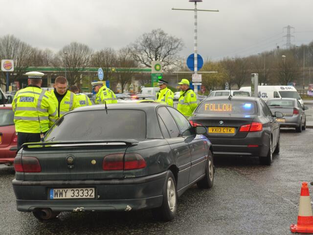obchod s ľuďmi, policajti, poľské auto, zločinci