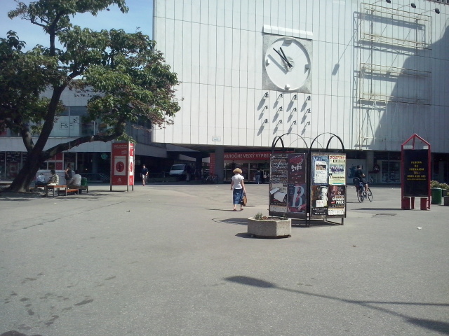 kamenné námestie, Bratislava, reklama