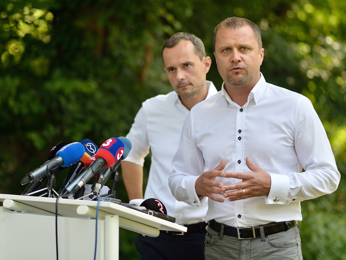 Andrej Hrnčiar, Radoslav Procházka