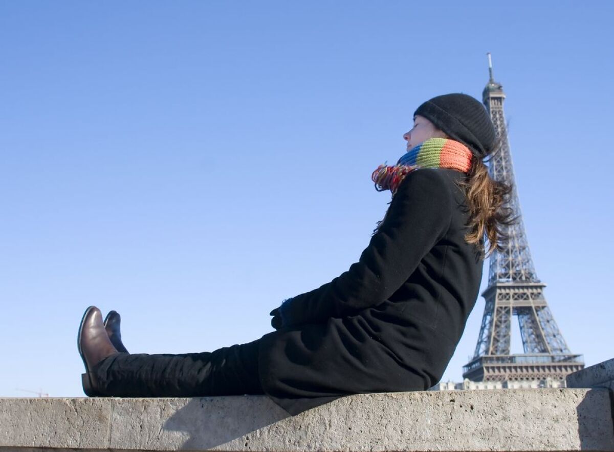 Paríž, Eiffelova veža, turistka, dievča, sedenie, Francúzsko