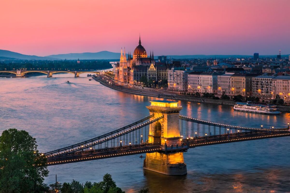 Budapešť, Maďarsko, Dunaj, parlament, mosty