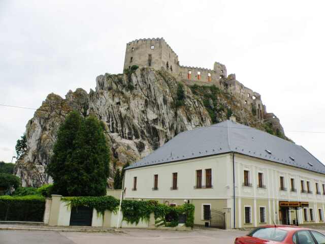 hrad, Beckov