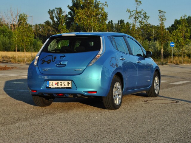 Z vonku sa zdá, že Leaf je ako ktorékoľvek iné auto.