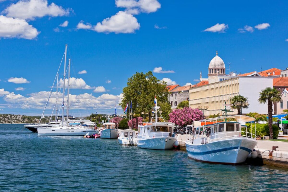 Šibenik, Chorvátsko, more, leto, letovisko, lode, chrám