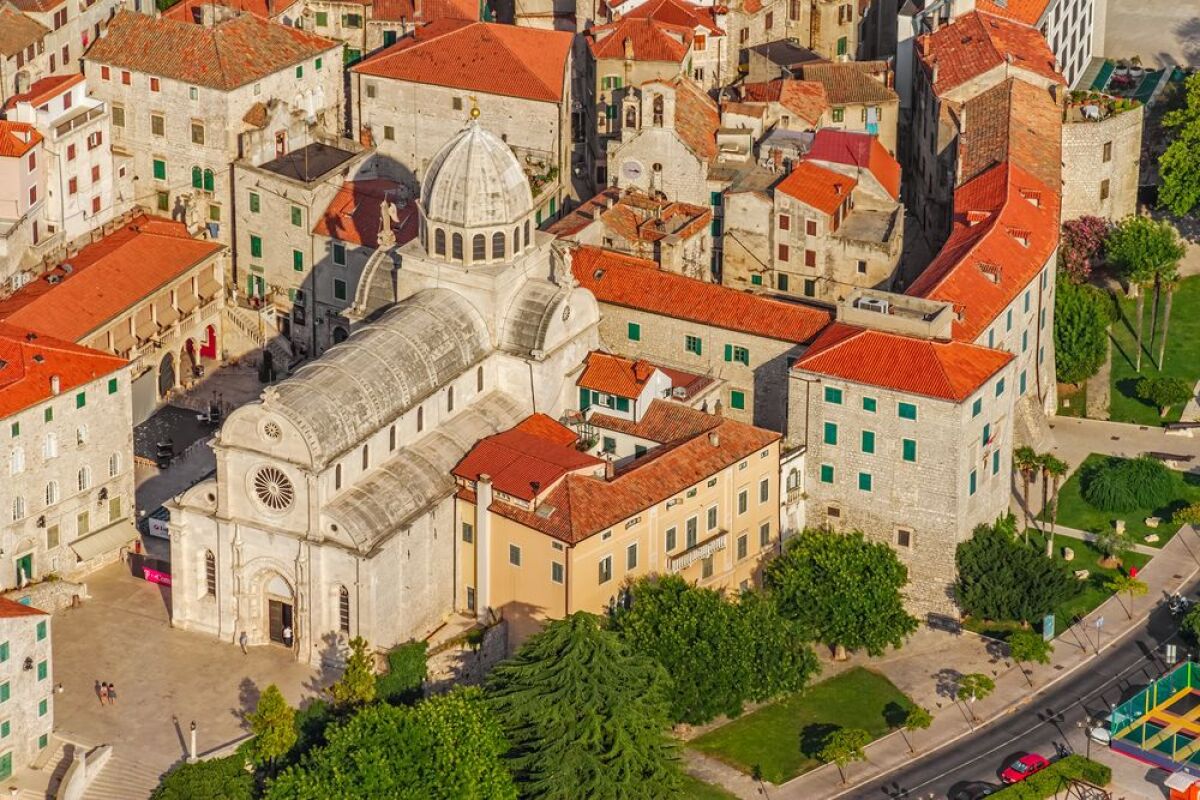 Šibenik, Chorvátsko, more, leto, letovisko, lode, chrám