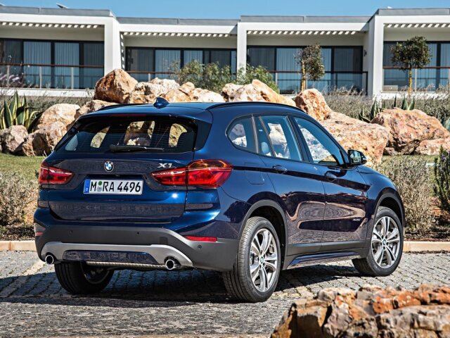 BMW X1 už nevyužíva techniku radu 3, vsadilo na úplne iný prístup s novou platformou.