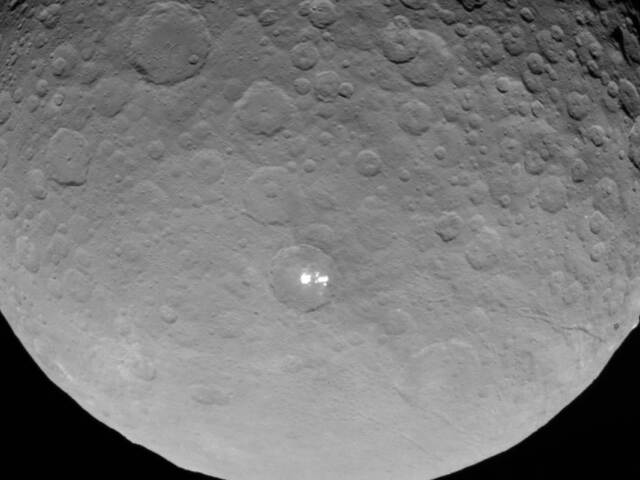 Ceres, Occator, atmosféra