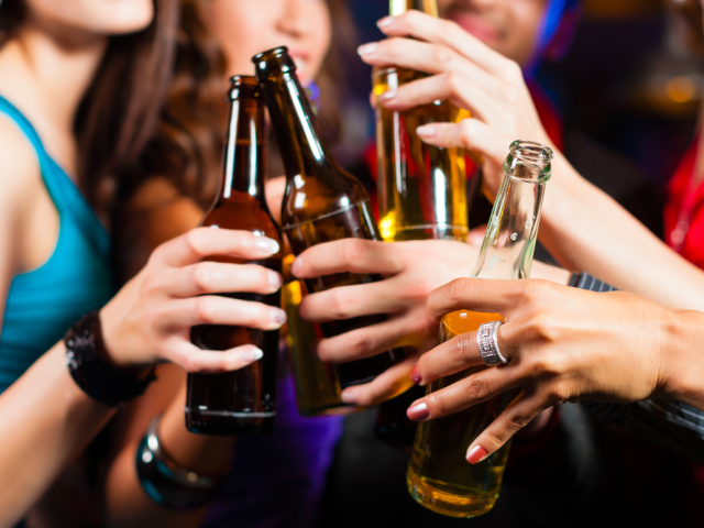 alkohol, žena, kamarátky, párty