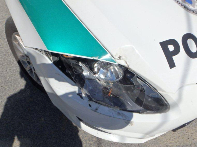 polícia, policajné auto, policajti