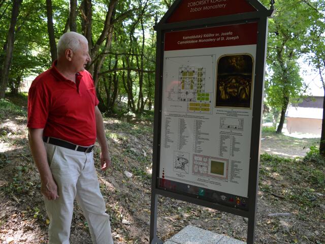 zoborský kláštor, pamätná tabuľa, dobrovoľníci