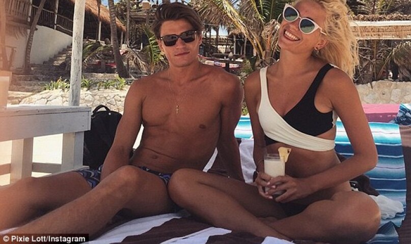 Speváčka Pixie Lott a jej priateľ - model Oliver Cheshire.