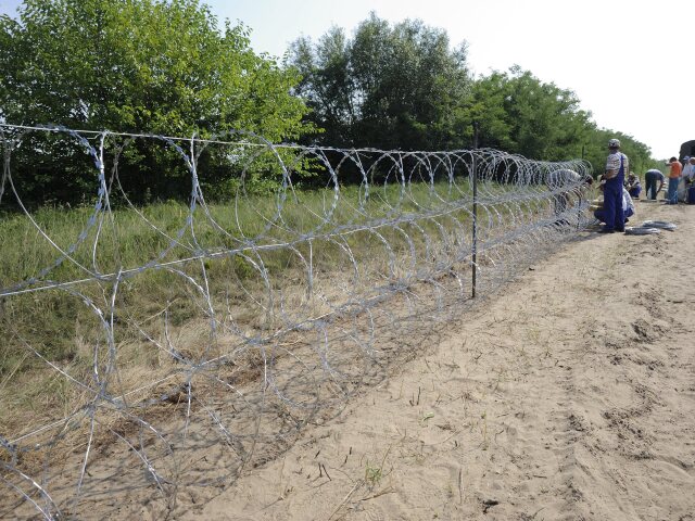 Maďarsko, plot, výstavba, utečenci, migranti