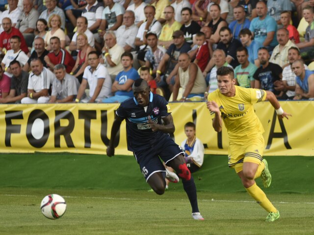 Lamine Samateh, Martin Regáli