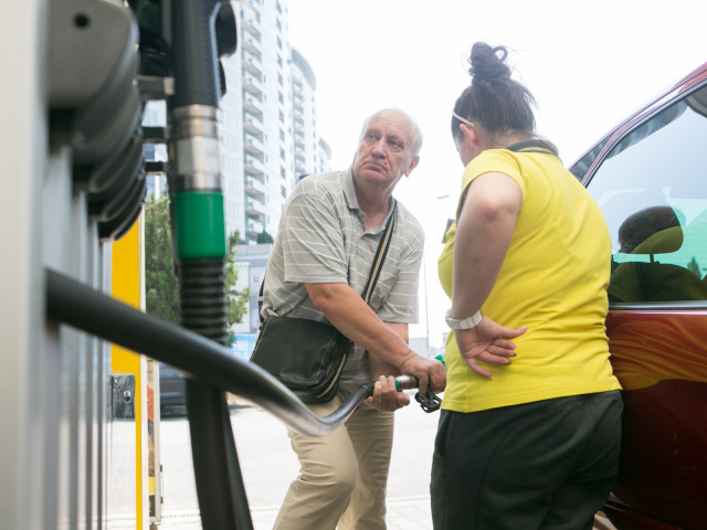 tankovanie palivo auto nafta benzin benzinova pumpa