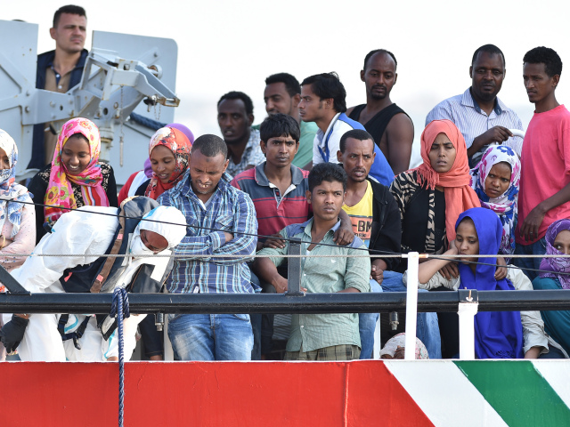 utečenci, migranti