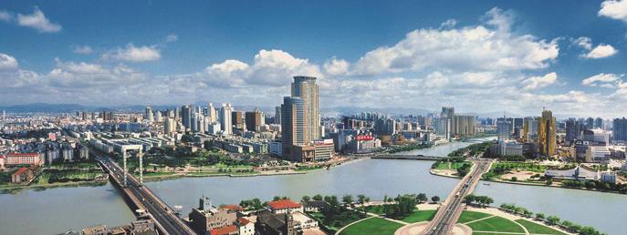 Ningbo je najväčšie mesto v delte rieky Jang-c'-ťiang otvorené zahraničným investíciám. Podniká tam vyše 14 000 firiem. Je tiež sídlom 10 národných a 9 provinčných rozvojových zón so špeciálnym režimom.