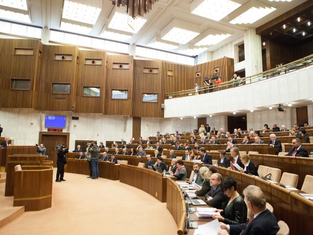 parlament, schôdza, poslanci