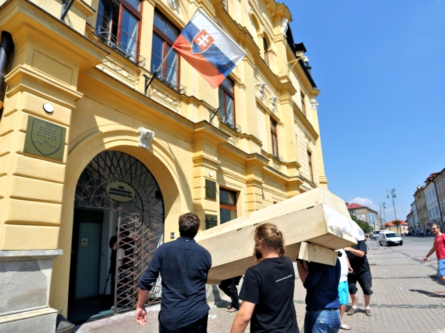 Symbolický pohreb umeleckej tvorivosti, umelci, protest, župa