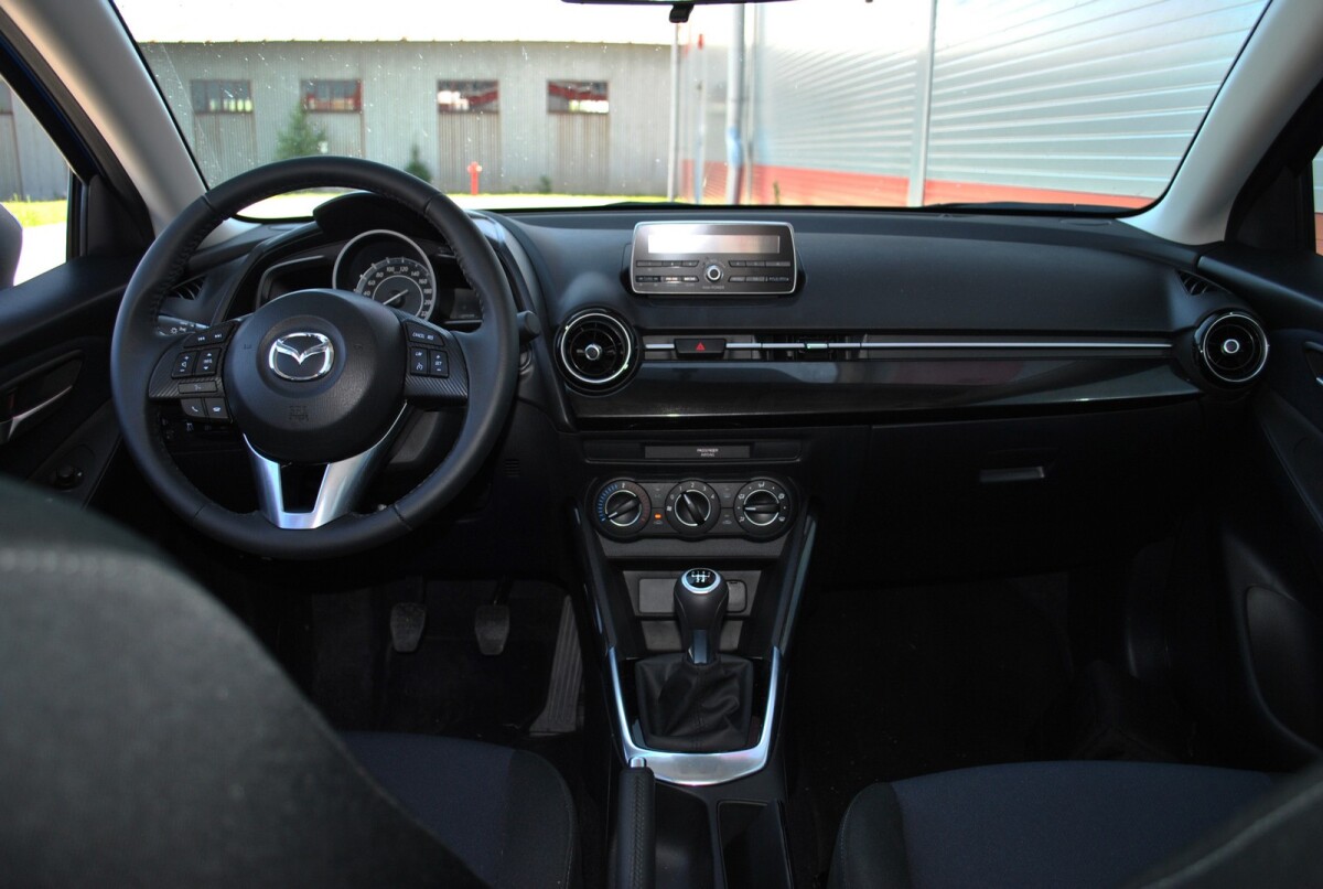 Mazda 2 SkyActive G75 Challenge