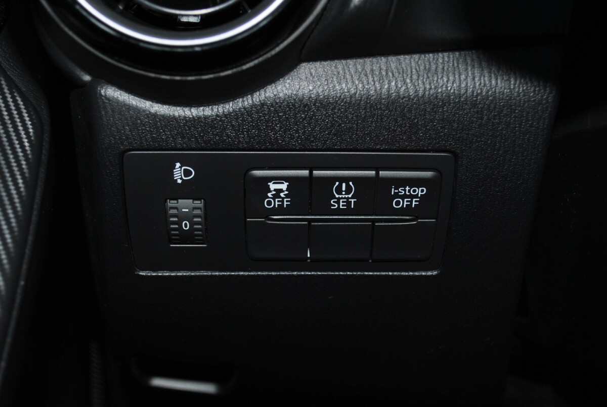 Mazda 2 SkyActive G75 Challenge