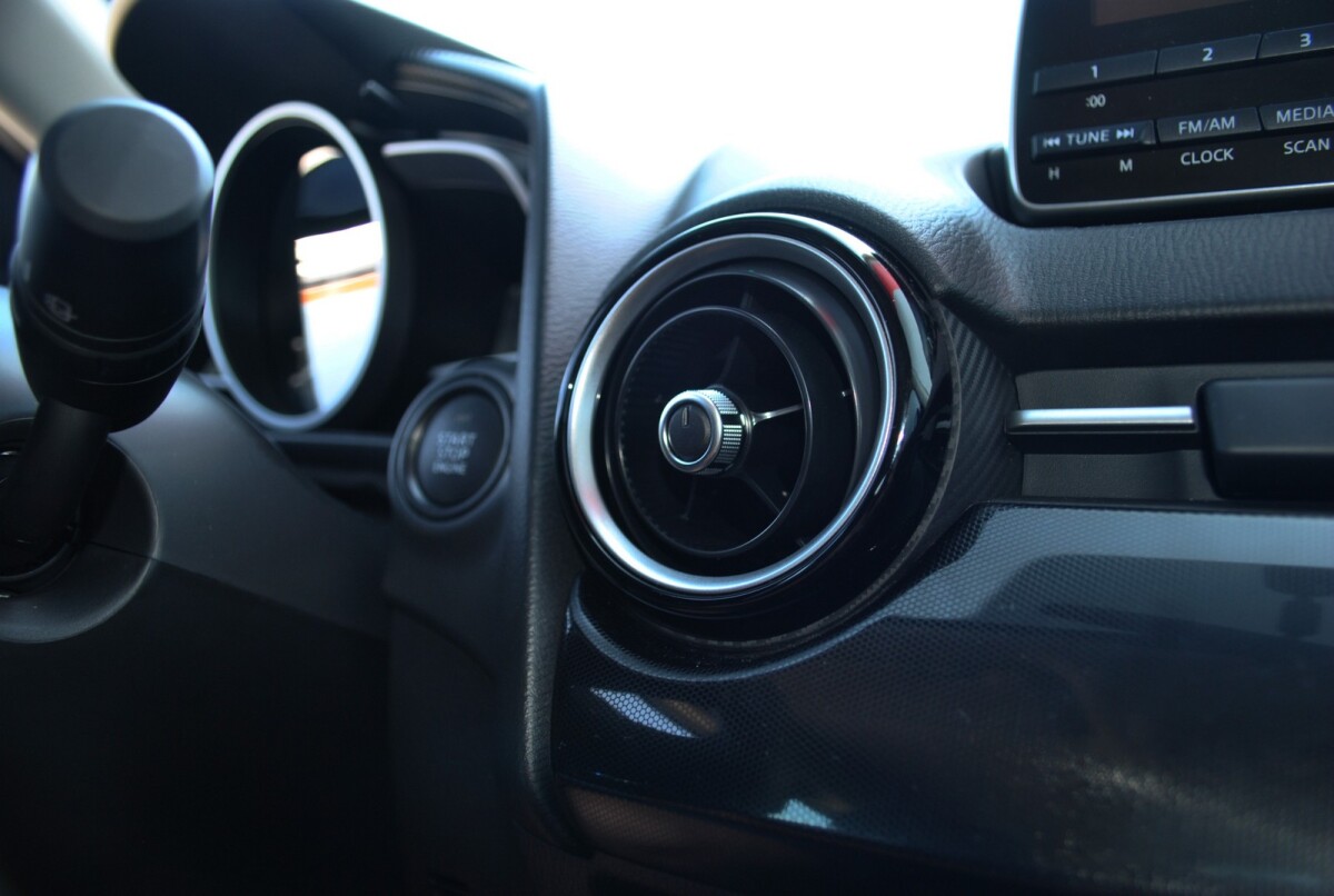 Mazda 2 SkyActive G75 Challenge