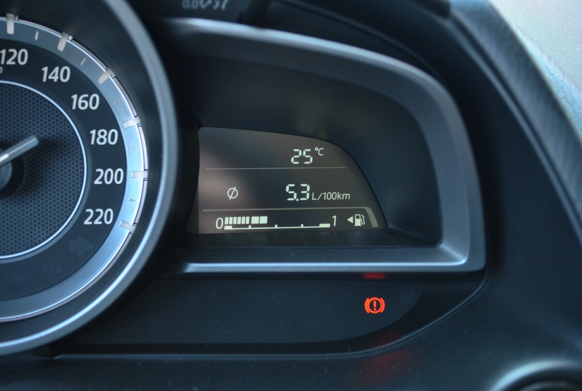 Mazda 2 SkyActive G75 Challenge