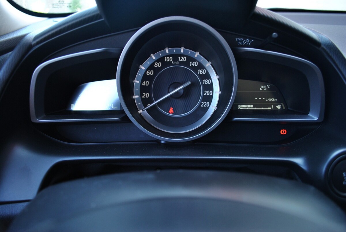 Mazda 2 SkyActive G75 Challenge