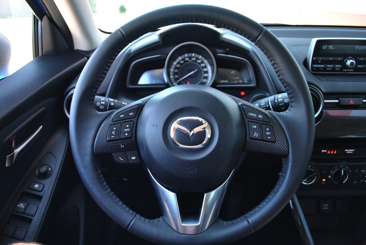 Mazda 2 SkyActive G75 Challenge