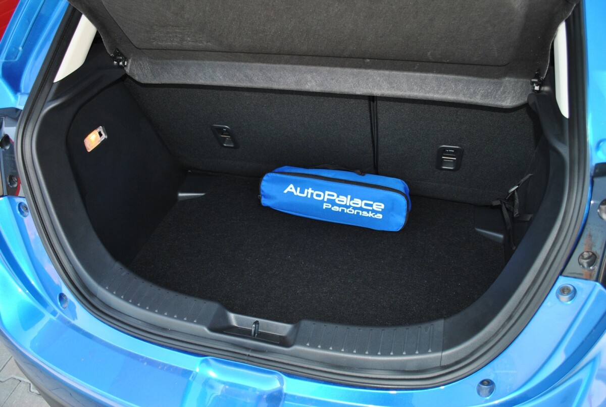 Mazda 2 SkyActive G75 Challenge